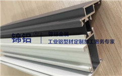 铝型材切出来是斜的,是什么原因